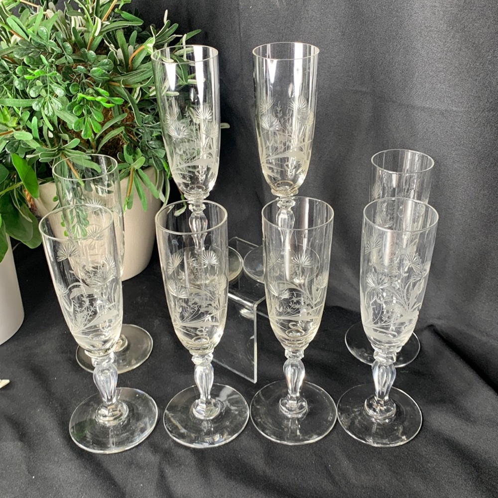 Set of 8 vintage etched cordial / liqueur / sherry glasses with thistle pattern